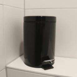 Orange85 Pedaalemmer Prullenbak Badkamer Zwart 17x17x24,5 Cm 3 Liter Metaal 7 Orange85 Pedaalemmer Prullenbak Badkamer Zwart 17x17x24,5 Cm 3 Liter Metaal -Opslag Meubelwinkel 1000033076 0101