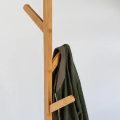 QUVIO Staande Kapstok Met Plank - Licht Bruin 9 QUVIO Staande Kapstok Met Plank - Licht Bruin -Opslag Meubelwinkel 1000071827 0103