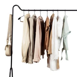 QUVIO Kledingrek Met Schoenen Opbergruimte - Metaal - Zwart -Opslag Meubelwinkel 1000077597 0103